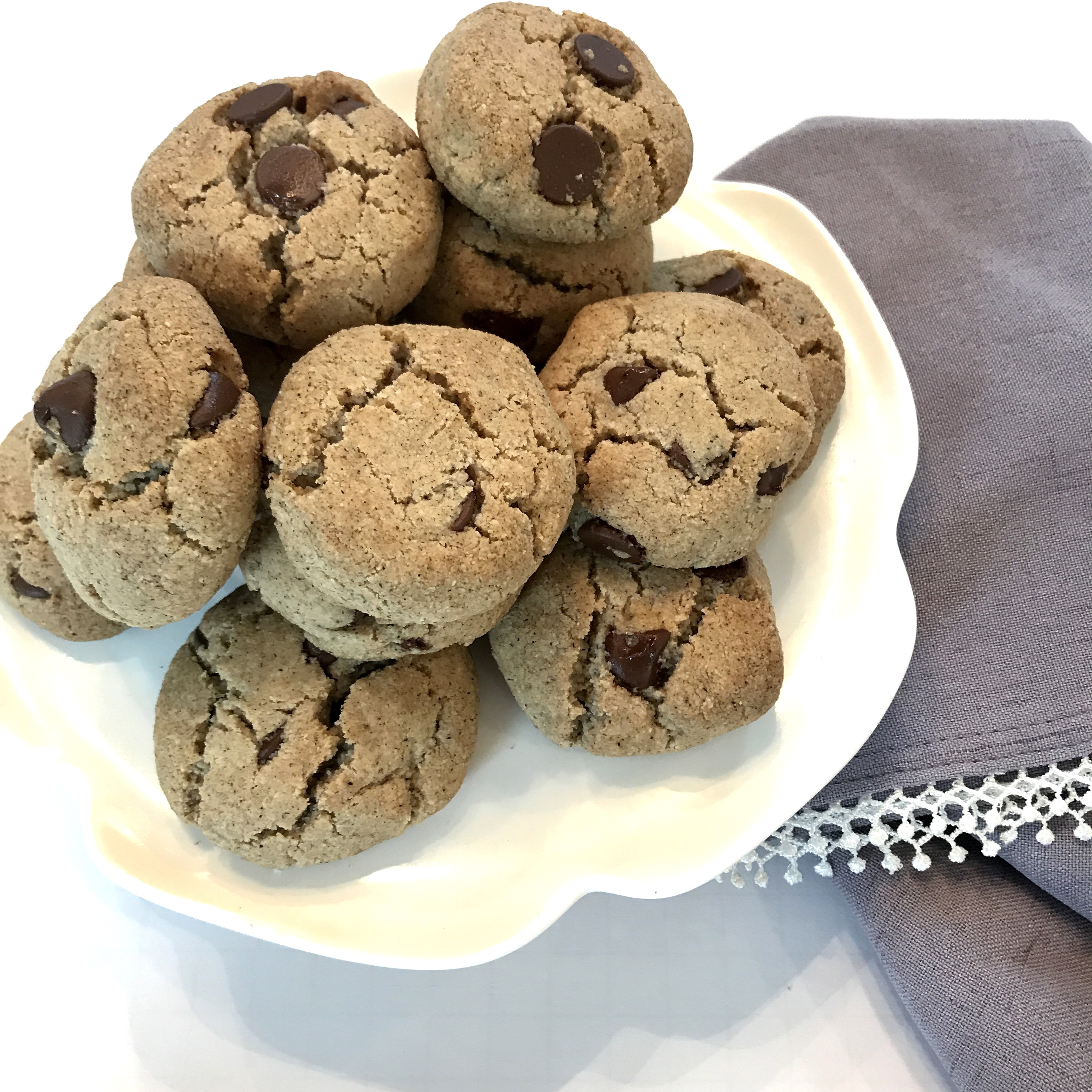 Almond flour chocolate chip cookies 