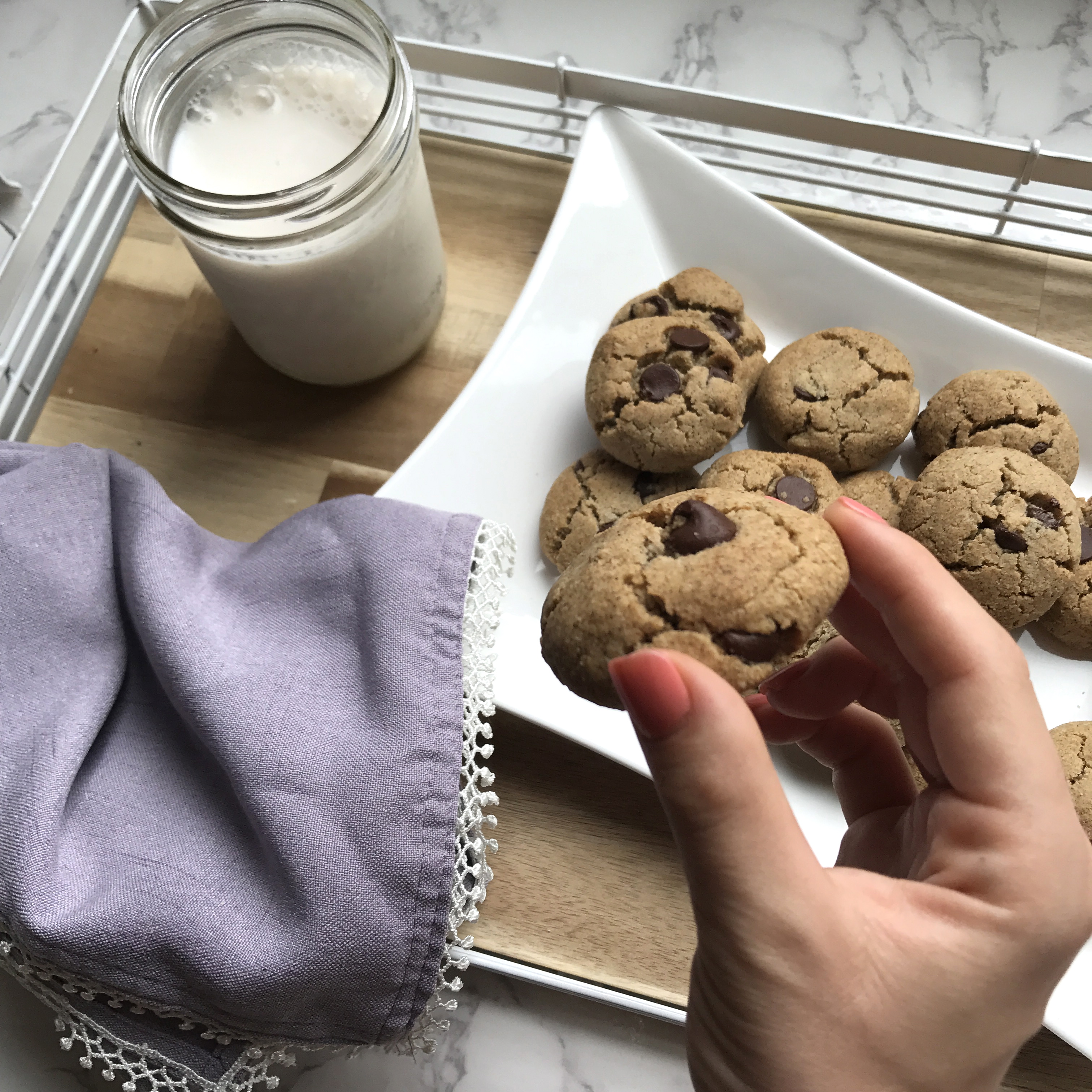 Almond flour chocolate chip cookies 