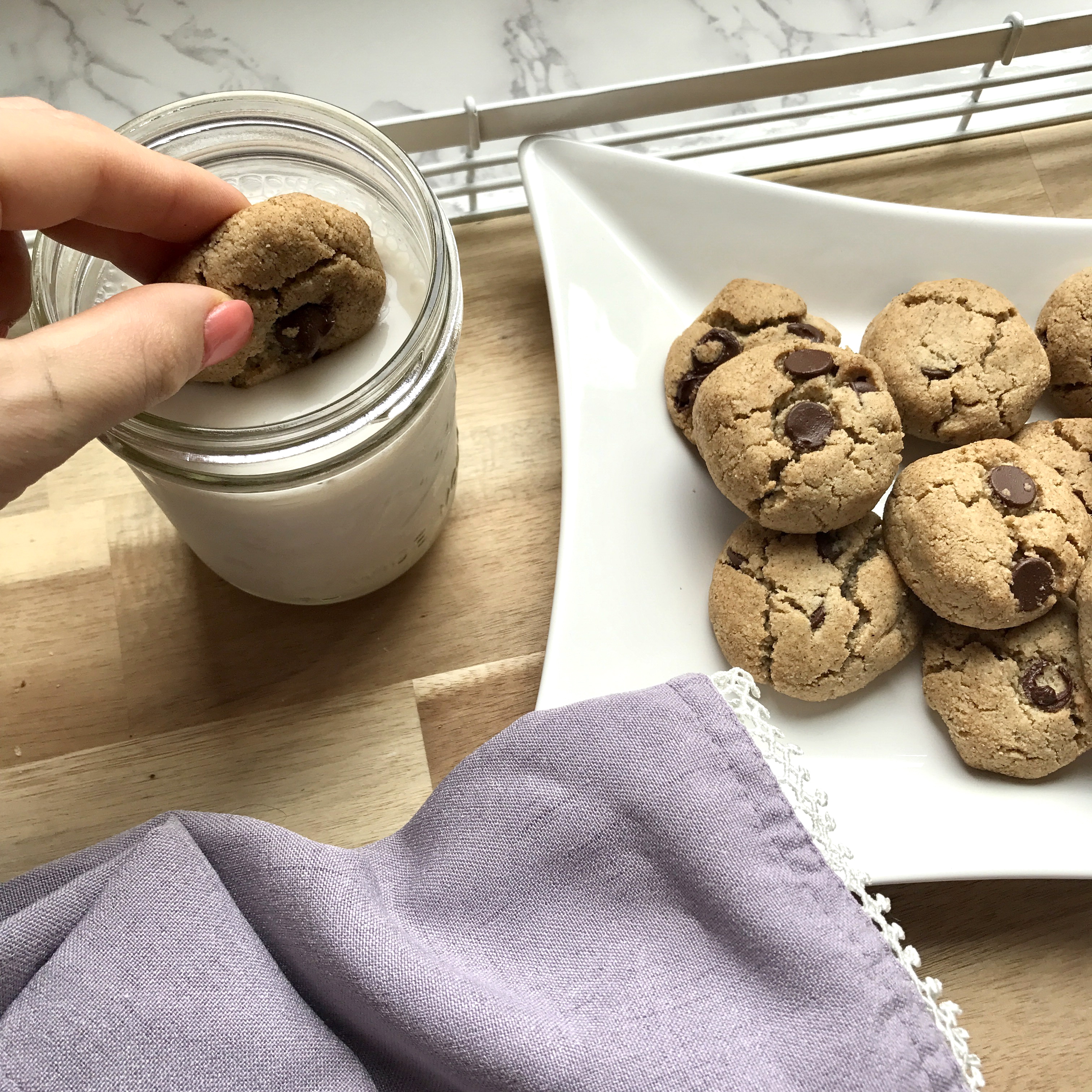 Almond flour chocolate chip cookies 